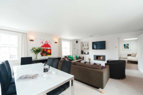 Stylish three bedroom apartment in heart of city